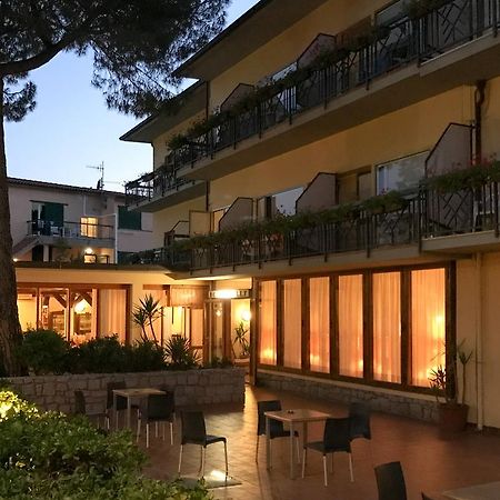 Hotel Lilly Marina di Campo Esterno foto
