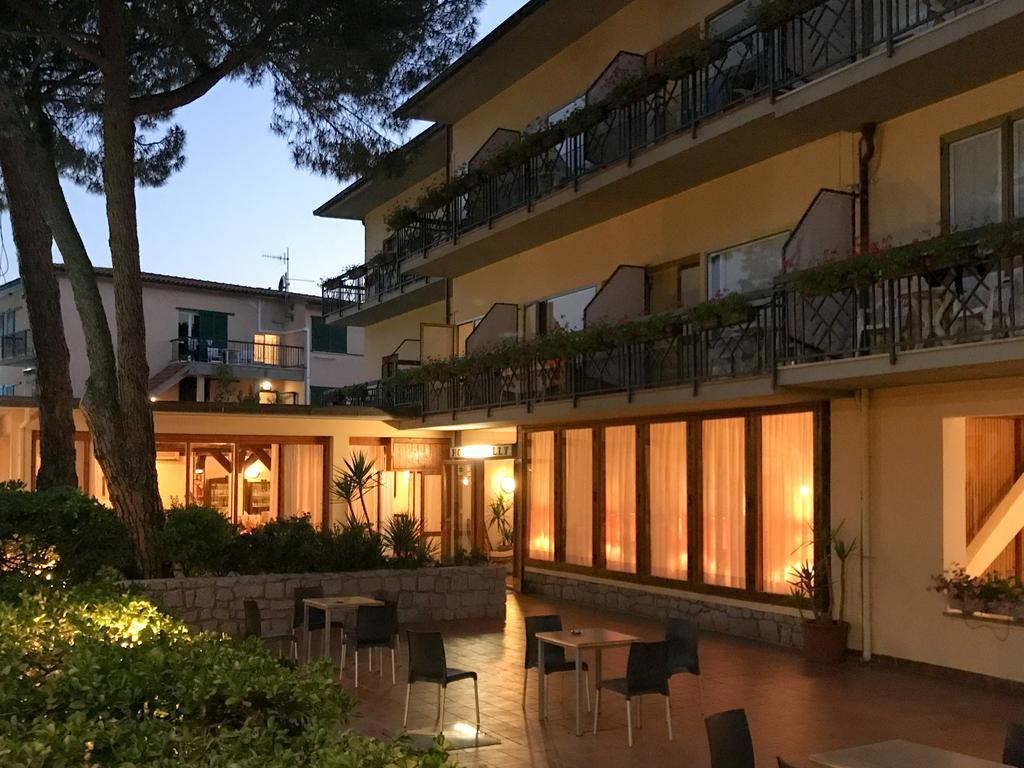 Hotel Lilly Marina di Campo Esterno foto